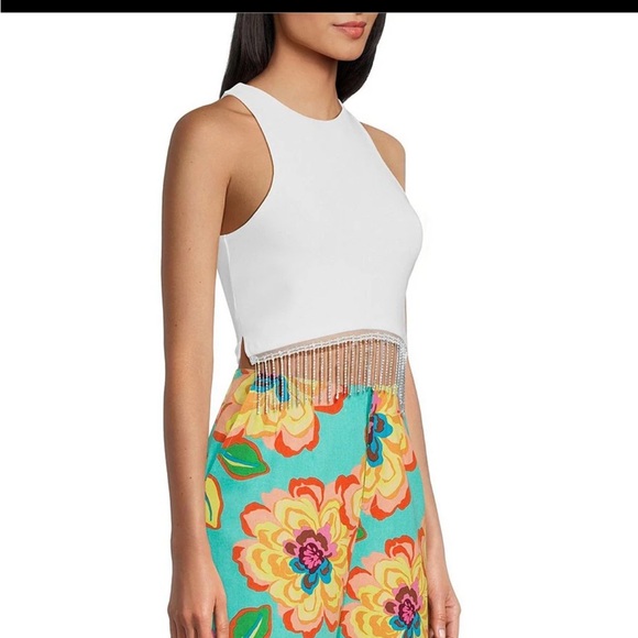 🧁 Moa Moa
Sleeveless Round Neck Rhinestone Fringe Hem Top Sz Large - Picture 3 of 6